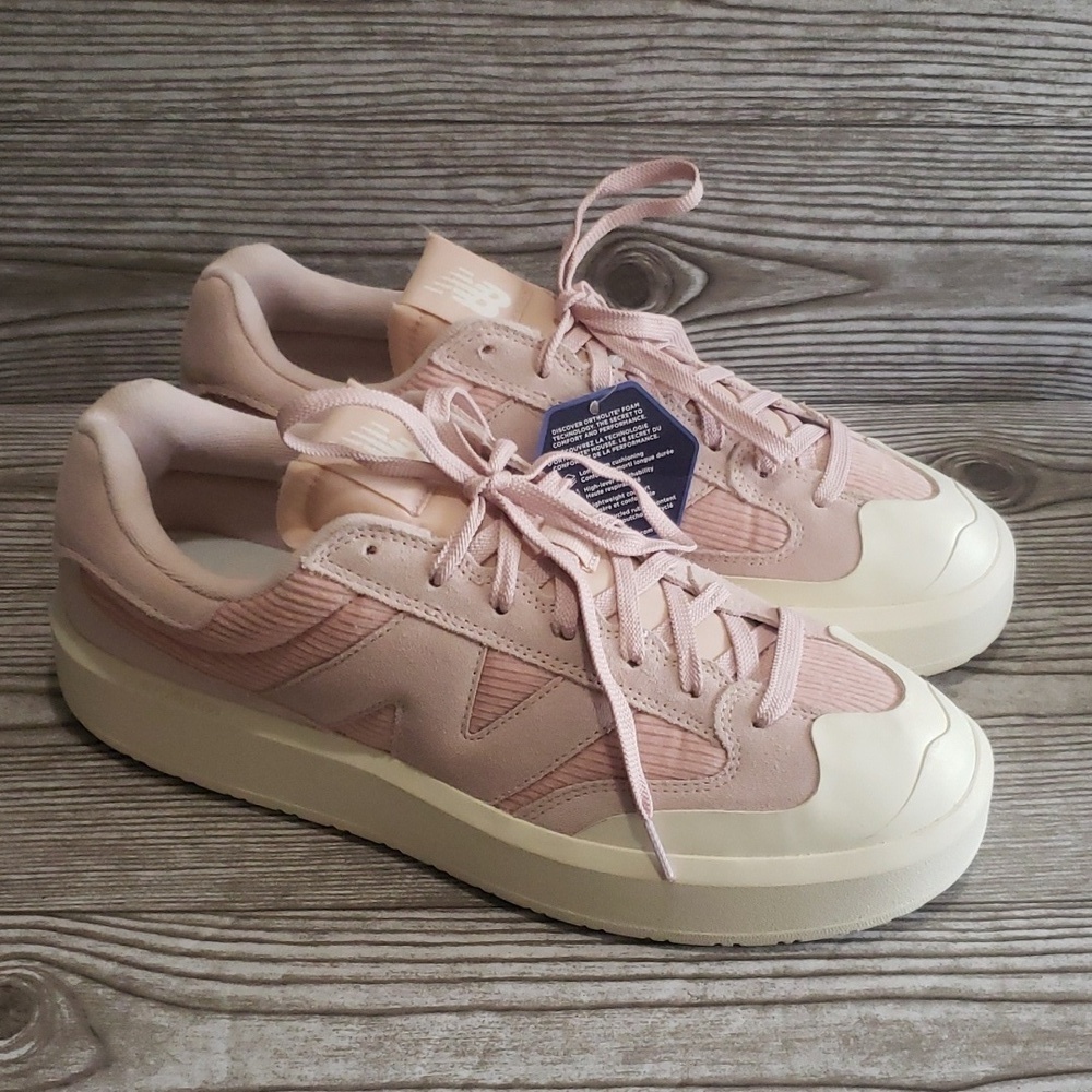 New Balance mens light pink suede and fabric platforms athletic shoes si…